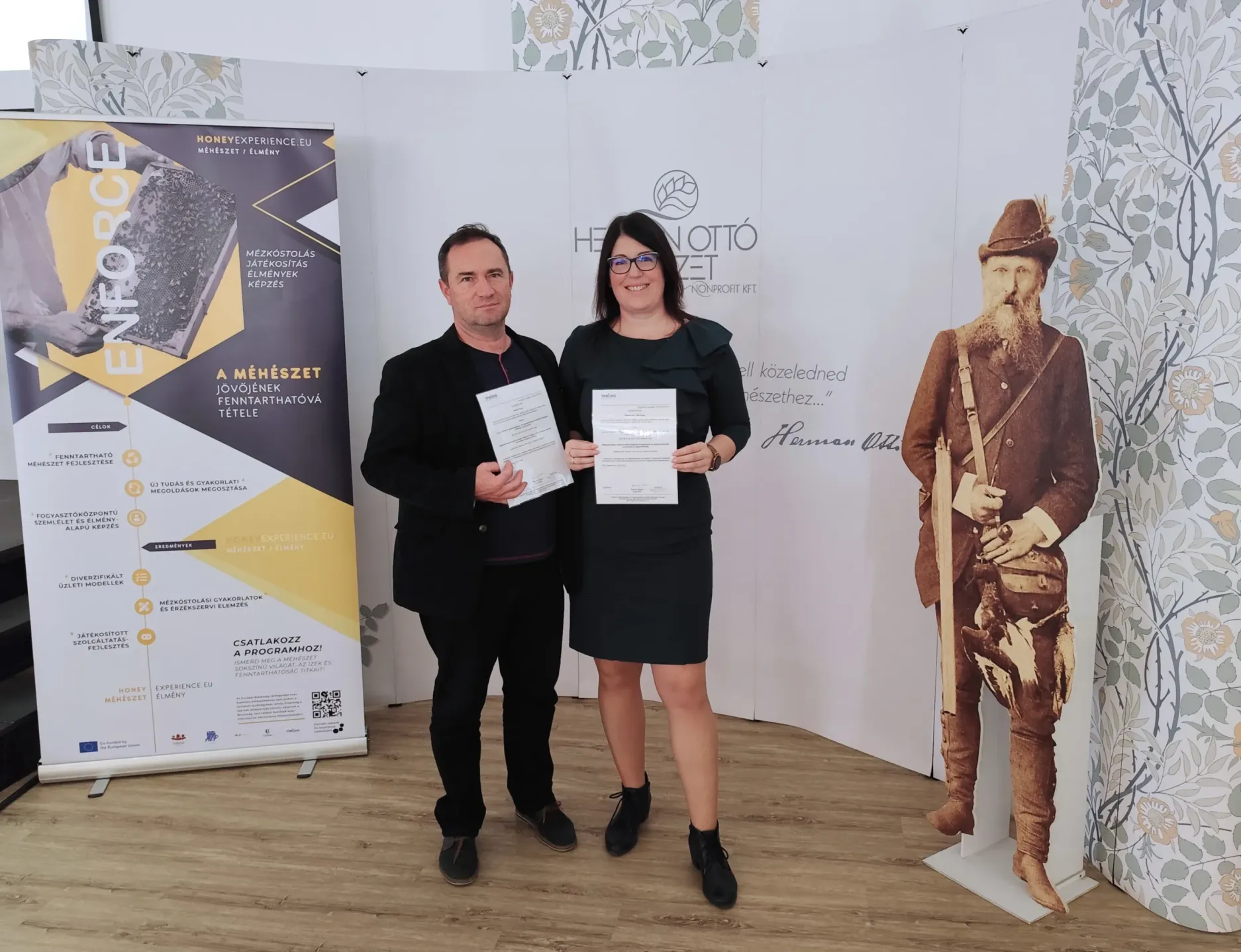 KÉPZÉS A MÉZEK ÉRZÉKSZERVI VIZSGÁLATÁRÓL